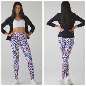 LULULEMON Wonder Under Leggings Capoeira Confetti Print Red White & Blue 6